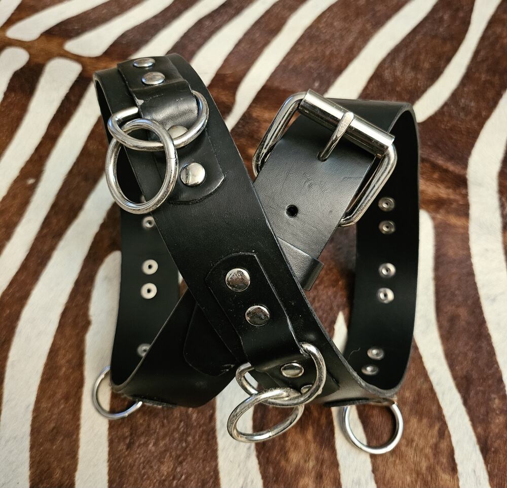 Vintage HOT TOPIC Gothic Punk Black O-Ring Bondage Belt Silver Hardware Rivet 36